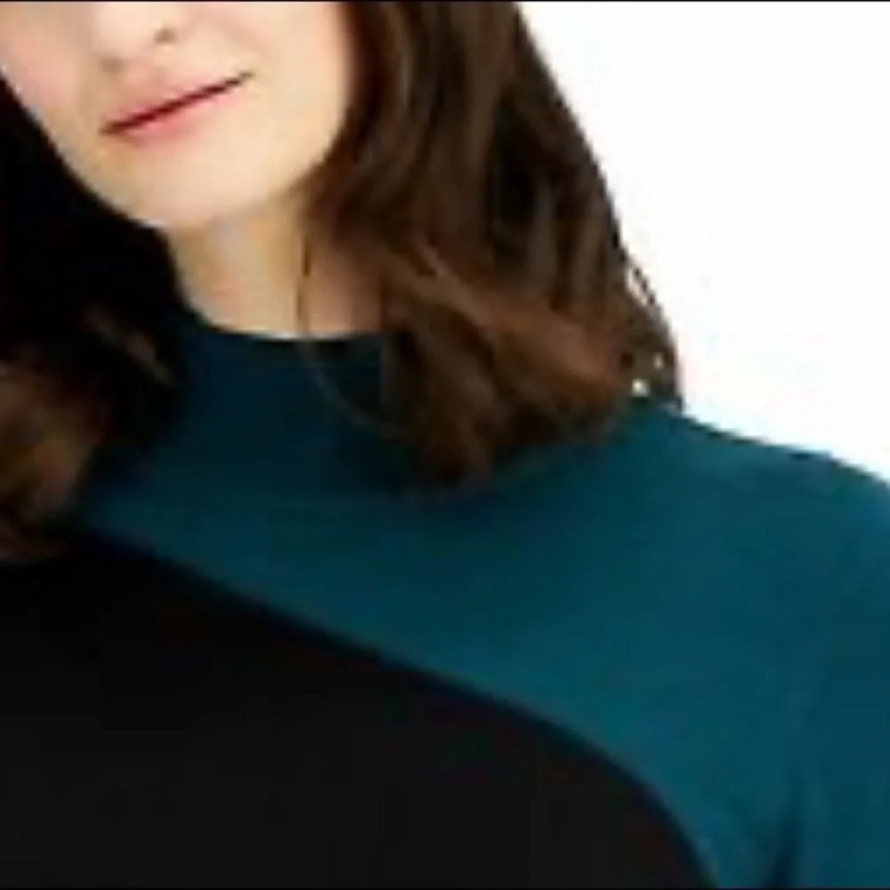 NWOT Alfani Black Teal Chic Stylish Sweater Faux Fur Cuffs Size M. - Picture 3 of 7
